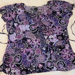 Peaches scrub top. Size XL. Purple black.